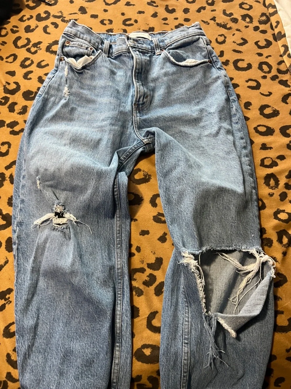 Abercrombie & Fitch Tapered Distressed Jeans Size 4/27 - Picture 2 of 5
